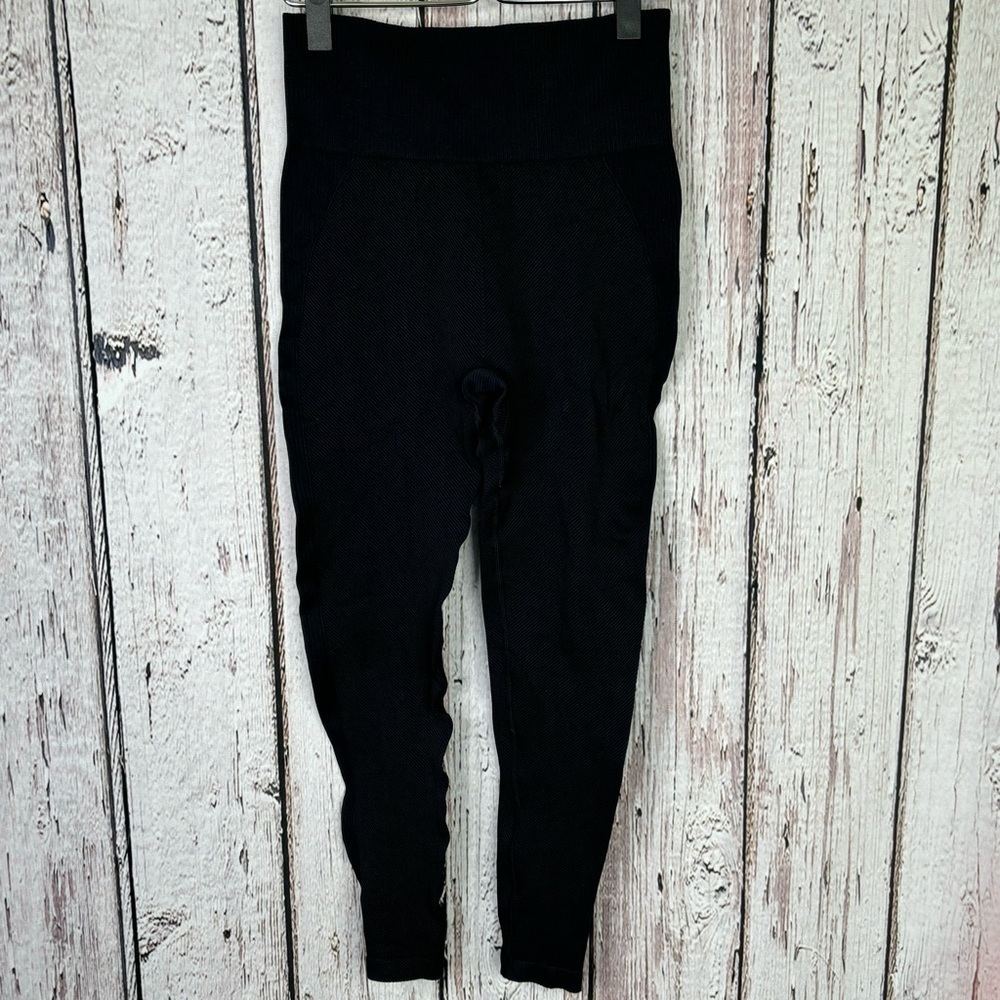 ZYIA Black Textured Leggings Size Large‎ Nylon Spandex High Waist 7/8 Length EUC